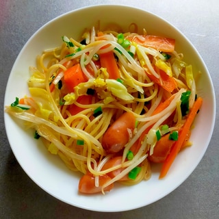 パスタ麺で塩焼きそば風